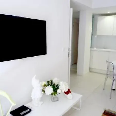 Sleeps 6 Air Con Wifi アパート