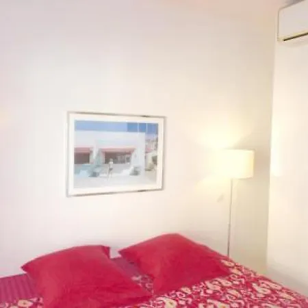 Sleeps 6 Air Con Wifi * カンヌ