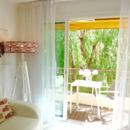 アパート Sleeps 6 Air Con Wifi カンヌ